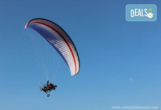 Адреналин! Тандемен полет с двуместен моторен парапланер близо до София и HD видеозаснемане от клуб Vertical Dimension - Снимка 10