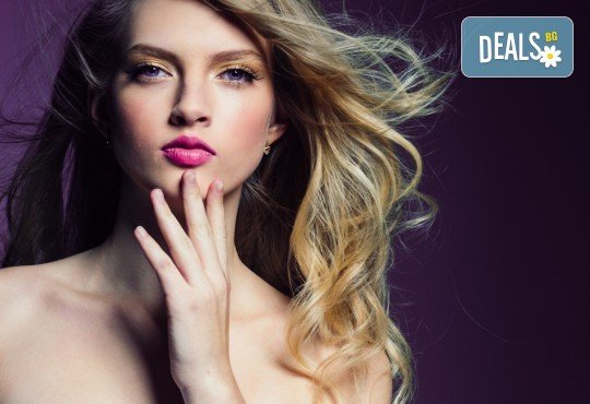 Нова визия! Кичури с фолио или шапка, подстригване, маска и сешоар в Студио за красота Дъга - Снимка 1