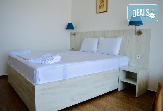 Нова година на брега на Дойранското езеро! 3 нощувки с 3 закуски, 2 стандартни и 1 Новогодишна вечеря в La Terrazza 3* в Стари Дойран, възможност за транспорт - Снимка 3