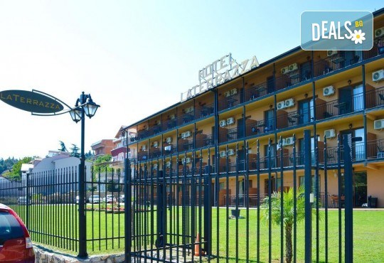 Нова година на брега на Дойранското езеро! 3 нощувки с 3 закуски, 2 стандартни и 1 Новогодишна вечеря в La Terrazza 3* в Стари Дойран, възможност за транспорт - Снимка 2