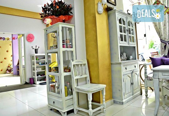 2 часа детски рожден ден за 10 деца в Детски клуб Аристокотките! Уникално парти с аниматор, меню с био напитки, атракциони, стена за катерене, пързалка и много музика! Солени плата за родителите в отделна зала с видимост към децата! - Снимка 16