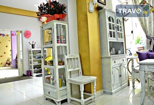 2 часа детски рожден ден за 10 деца в Детски клуб Аристокотките! Уникално парти с аниматор, меню с био напитки, атракциони, стена за катерене, пързалка и много музика! Солени плата за родителите в отделна зала с видимост към децата! - Снимка 16