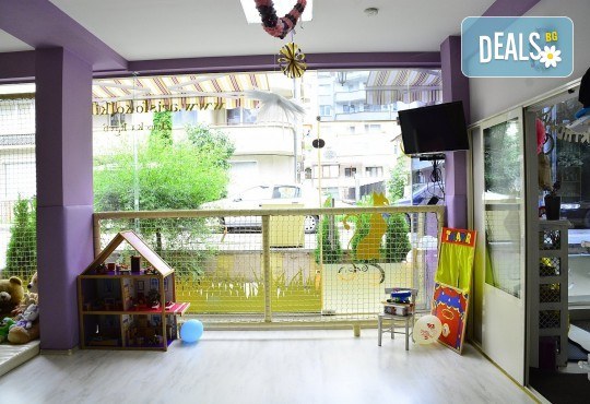 2 часа детски рожден ден за 10 деца в Детски клуб Аристокотките! Уникално парти с аниматор, меню с био напитки, атракциони, стена за катерене, пързалка и много музика! Солени плата за родителите в отделна зала с видимост към децата! - Снимка 20