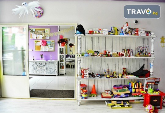 2 часа детски рожден ден за 10 деца в Детски клуб Аристокотките! Уникално парти с аниматор, меню с био напитки, атракциони, стена за катерене, пързалка и много музика! Солени плата за родителите в отделна зала с видимост към децата! - Снимка 12