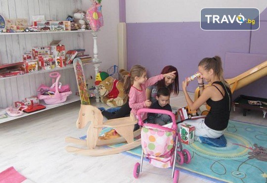 2 часа детски рожден ден за 10 деца в Детски клуб Аристокотките! Уникално парти с аниматор, меню с био напитки, атракциони, стена за катерене, пързалка и много музика! Солени плата за родителите в отделна зала с видимост към децата! - Снимка 9