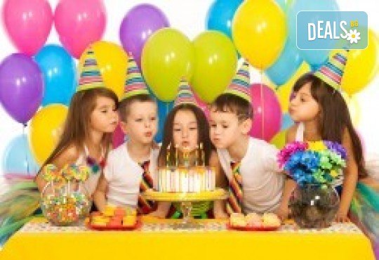 2 часа детски рожден ден за 10 деца в Детски клуб Аристокотките! Уникално парти с аниматор, меню с био напитки, атракциони, стена за катерене, пързалка и много музика! Солени плата за родителите в отделна зала с видимост към децата! - Снимка 1