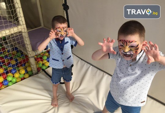 2 часа детски рожден ден за 10 деца в Детски клуб Аристокотките! Уникално парти с аниматор, меню с био напитки, атракциони, стена за катерене, пързалка и много музика! Солени плата за родителите в отделна зала с видимост към децата! - Снимка 8
