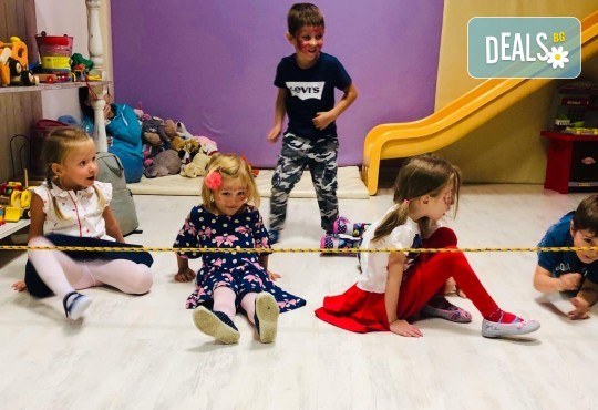 2 часа детски рожден ден за 10 деца в Детски клуб Аристокотките! Уникално парти с аниматор, меню с био напитки, атракциони, стена за катерене, пързалка и много музика! Солени плата за родителите в отделна зала с видимост към децата! - Снимка 5
