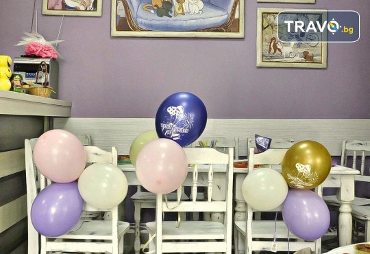 2 часа детски рожден ден за 10 деца в Детски клуб Аристокотките! Уникално парти с аниматор, меню с био напитки, атракциони, стена за катерене, пързалка и много музика! Солени плата за родителите в отделна зала с видимост към децата! - Снимка 17