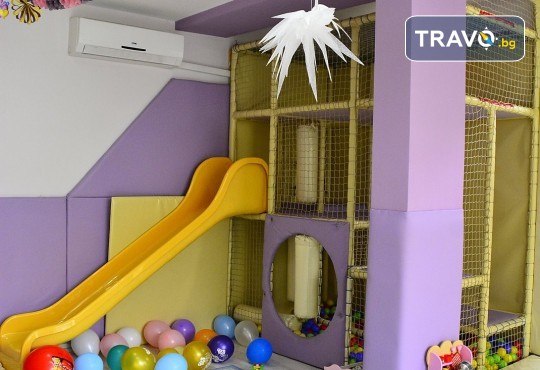 2 часа детски рожден ден за 10 деца в Детски клуб Аристокотките! Уникално парти с аниматор, меню с био напитки, атракциони, стена за катерене, пързалка и много музика! Солени плата за родителите в отделна зала с видимост към децата! - Снимка 10