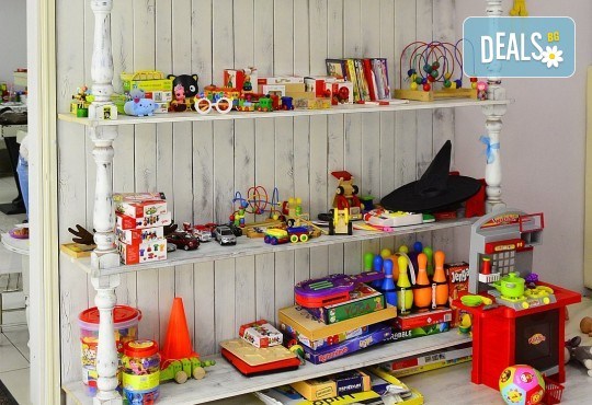 2 часа детски рожден ден за 10 деца в Детски клуб Аристокотките! Уникално парти с аниматор, меню с био напитки, атракциони, стена за катерене, пързалка и много музика! Солени плата за родителите в отделна зала с видимост към децата! - Снимка 11