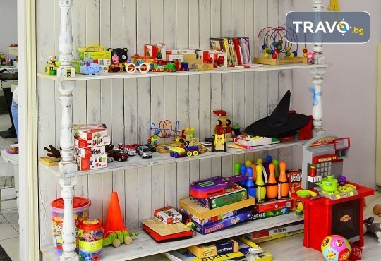 2 часа детски рожден ден за 10 деца в Детски клуб Аристокотките! Уникално парти с аниматор, меню с био напитки, атракциони, стена за катерене, пързалка и много музика! Солени плата за родителите в отделна зала с видимост към децата! - Снимка 11