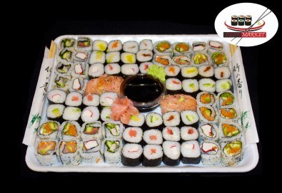Изненадайте гостите си с вкусно суши! 74 суши хапки с пушена сьомга, херинга, пресни зеленчуци и авокадо от Sushi Market