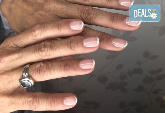 Гел-лак, декорации, оформяне на нокътя и масаж със специален хидратиращ крем! Подарете си елегантни ръце в студио за красота Ел Ем Ви! - Снимка 7