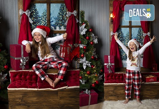 Запечатайте празничните мигове със семейството си! Професионална Коледна фотосесия в студио с 4 декора и 100 обработени кадъра с Chapkanov photography - Снимка 2