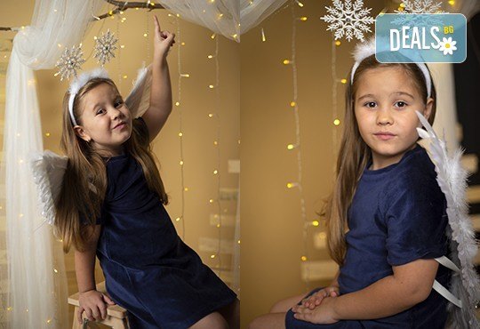 Запечатайте празничните мигове със семейството си! Професионална Коледна фотосесия в студио с 4 декора и 100 обработени кадъра с Chapkanov photography - Снимка 6