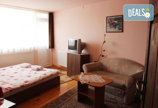 Почивка в Добринище! 1 нощувка със закуска и вечеря в къща за гости Андрееви, до минералния басейн - Снимка 16
