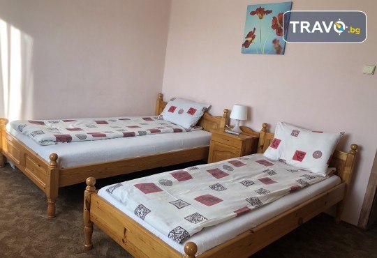 Почивка в Добринище! 1 нощувка със закуска и вечеря в къща за гости Андрееви, до минералния басейн - Снимка 12