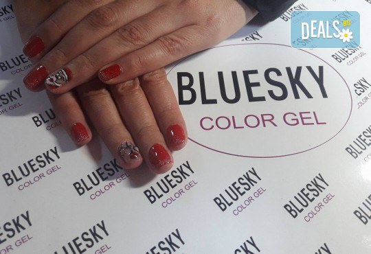 Коледен маникюр с гел лак и 2 или 4 рисувани декорации: Дядо Коледа, елени, снежинки, елха, 3D топки в The Castle of beauty - Снимка 7