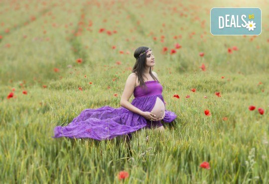 Едночасова фотосесия за бременни в студио, с 10 обработени кадъра от Студио Dreams House - Снимка 2