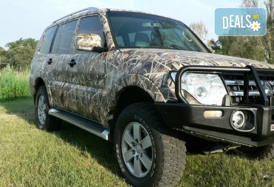 Брандиране на автомобил с фирмено лого от пълноцветен печат върху автомобилно фолио със защитен ламинат от New Wave Consult - Снимка 2