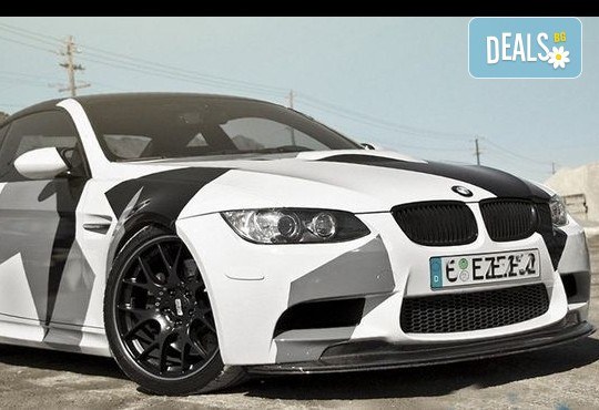 Брандиране на автомобил с фирмено лого от пълноцветен печат върху автомобилно фолио със защитен ламинат от New Wave Consult - Снимка 3