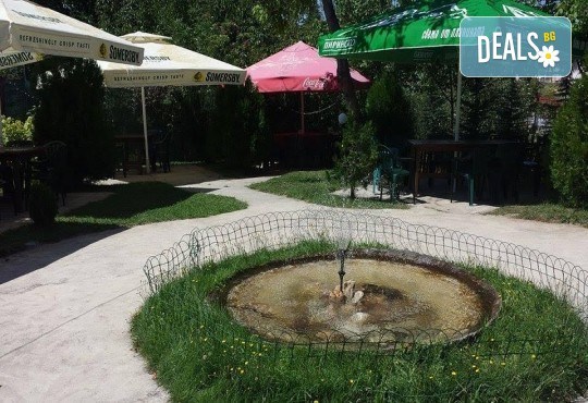 Почивка за ДВАМА в Добринище! 2 нощувки със закуски и 1 вечеря за ДВАМА в къща за гости Андрееви - Снимка 13