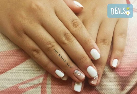 Перфектен цвят! Дълготраен маникюр с гел лак BlueSky в Салон Фемили (Inni Nails Art) - Снимка 13