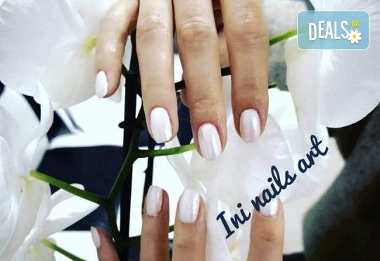 Перфектен цвят! Дълготраен маникюр с гел лак BlueSky в Салон Фемили (Inni Nails Art) - Снимка 7