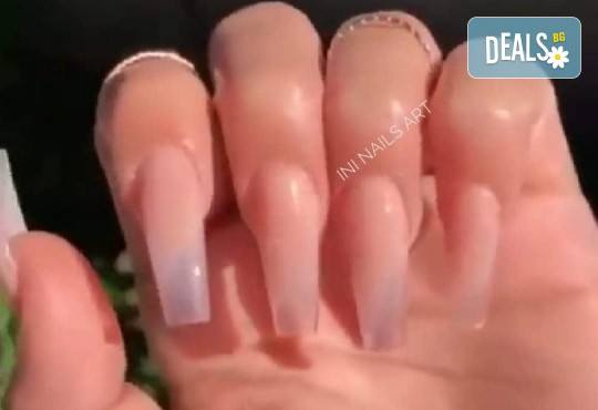 Перфектен цвят! Дълготраен маникюр с гел лак BlueSky в Салон Фемили (Inni Nails Art) - Снимка 9