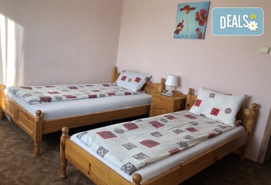 Почивка в Добринище! 1 нощувка със закуска в къща за гости Андрееви - Снимка 12