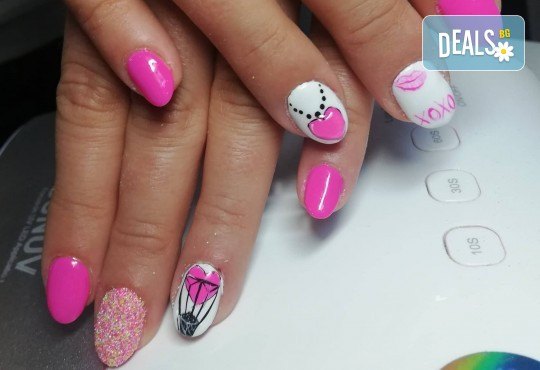 Сърце! Рисуван маникюр с гел лак BlueSky, Shellac и CND с нежни сърца и надписи в The Castle of beauty - Снимка 4