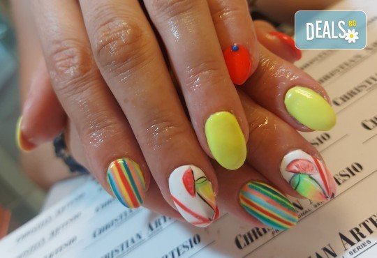 Приказен маникюр с декорации! Дълготраен маникюр с гел лак BlueSky или Shellac + две рисувани декорации в The Castle of beauty - Снимка 1