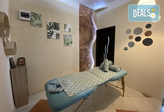 Отдайте се на изкушението! Шоколадов масаж на цяло тяло с комплимент: чаша вино и шоколадово изкушение в масажно студио Спавел! - Снимка 7