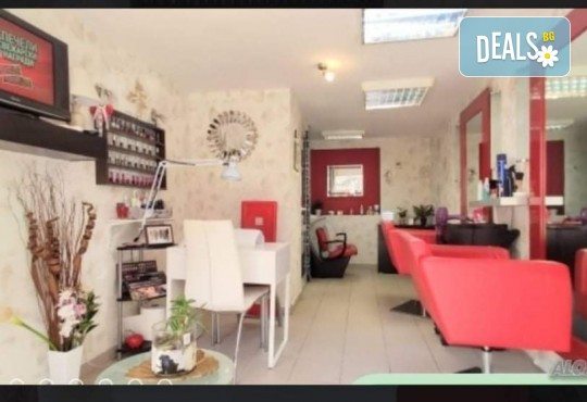 Подстригване, оформяне, стилизиране, масажно измиване с дълбоко почистващ шампоан и подхранваща маска! Професионална грижа за Вашата коса и модерната Ви визия в салон Golden Angel! - Снимка 2