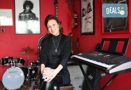 1 или 2 урока по пеене, китара, барабани, пиано, бас китара, саксофон, гайда или друг инструмент при преподавател в Rock School - Снимка 11