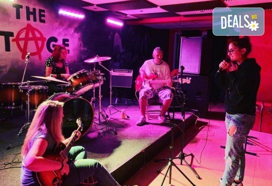 1 или 2 урока по пеене, китара, барабани, пиано, бас китара, саксофон, гайда или друг инструмент при преподавател в Rock School - Снимка 2