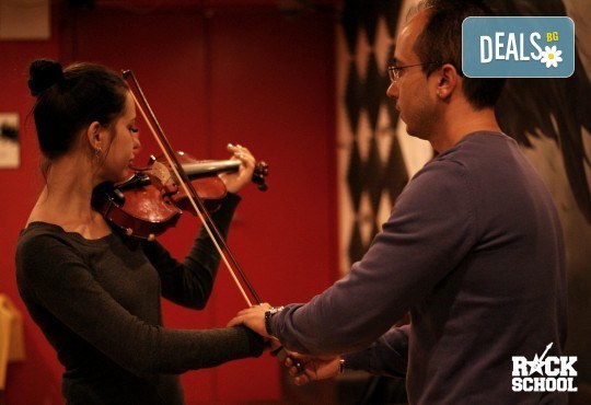 1 или 2 урока по пеене, китара, барабани, пиано, бас китара, саксофон, гайда или друг инструмент при преподавател в Rock School - Снимка 9