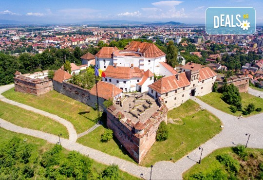 Екскурзия до съседна Румъния! 2 нощувки със закуски в хотел 2*/3*, транспорт и панорамна обиколка на Букурещ с България Травъл - Снимка 2