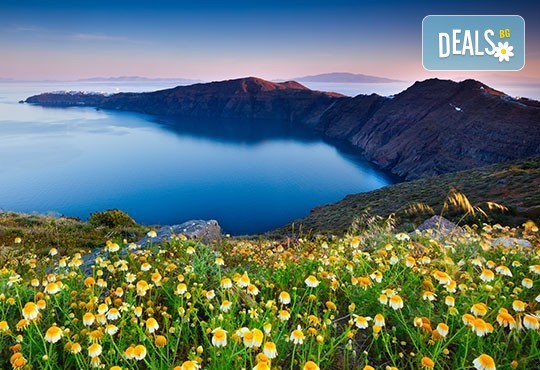 Романтична почивка на остров Санторини! 4 нощувки със закуски в хотел 2*+/3*, транспорт и водач - Снимка 7