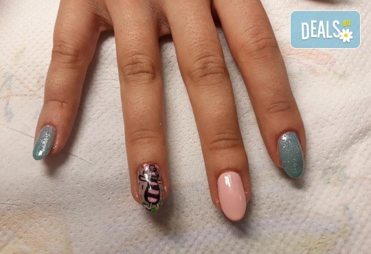 Маникюр с гел лак BlueSky и 2 или 4 рисувани герои от детски приказки и филмчета: Мечо Пух, Мики Маус, Миньоните и др. от Салон за красота Мечта - Снимка 3