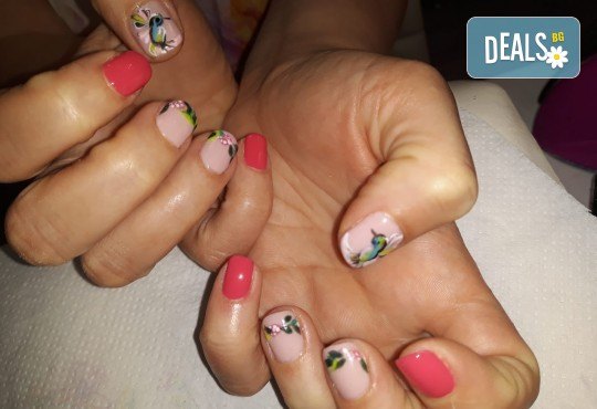 Маникюр с гел лак BlueSky и 2 или 4 рисувани герои от детски приказки и филмчета: Мечо Пух, Мики Маус, Миньоните и др. от Салон за красота Мечта - Снимка 7