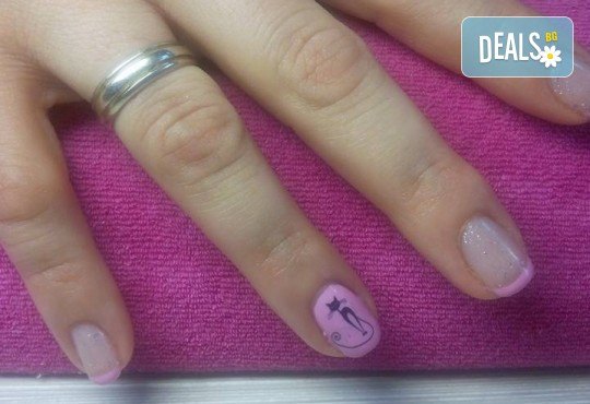 Маникюр с гел лак BlueSky и 2 или 4 рисувани герои от детски приказки и филмчета: Мечо Пух, Мики Маус, Миньоните и др. от Салон за красота Мечта - Снимка 14