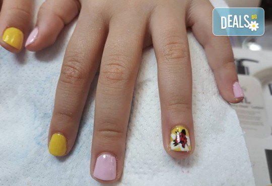 Маникюр с гел лак BlueSky и 2 или 4 рисувани герои от детски приказки и филмчета: Мечо Пух, Мики Маус, Миньоните и др. от Салон за красота Мечта - Снимка 16