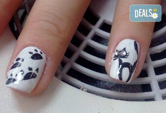 Маникюр с гел лак BlueSky и 2 или 4 рисувани герои от детски приказки и филмчета: Мечо Пух, Мики Маус, Миньоните и др. от Салон за красота Мечта - Снимка 17
