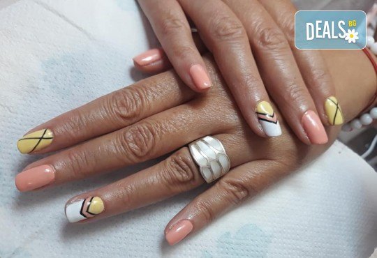Перфектната жена! Маникюр + педикюр с гел лак BlueSky и четири рисувани декорации в Салон Мечта - Снимка 21
