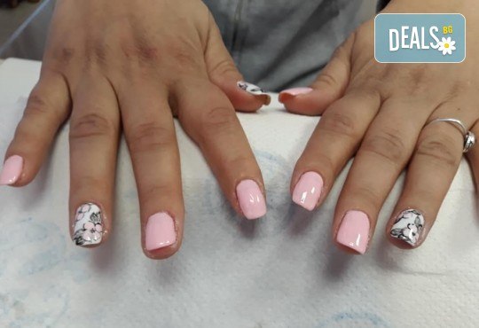 Перфектната жена! Маникюр + педикюр с гел лак BlueSky и четири рисувани декорации в Салон Мечта - Снимка 22