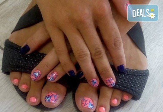 Перфектната жена! Маникюр + педикюр с гел лак BlueSky и четири рисувани декорации в Салон Мечта - Снимка 11