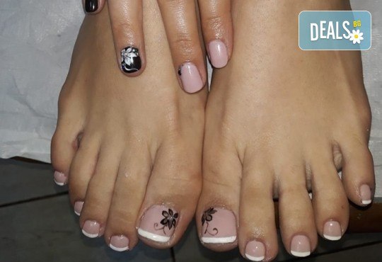 Перфектната жена! Маникюр + педикюр с гел лак BlueSky и четири рисувани декорации в Салон Мечта - Снимка 9