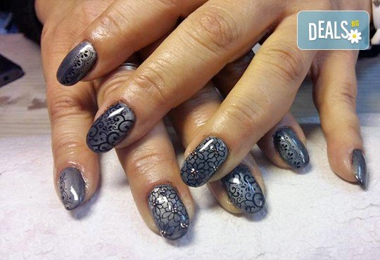 Перфектната жена! Маникюр + педикюр с гел лак BlueSky и четири рисувани декорации в Салон Мечта - Снимка 14